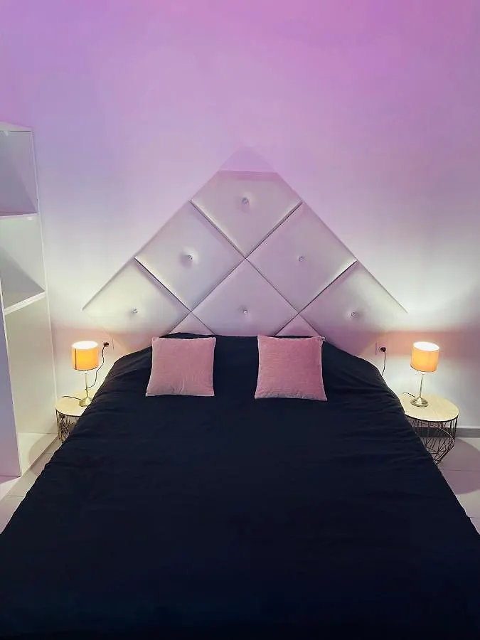 Hébergement de vacances Jolie Maison Individuelle 50 M2 ,Design Et Climatisee, Tout Confort, Wifi, Terasse Privee , 5 Min Plage Et Autoroute, Stationnement Gratuit Marseille