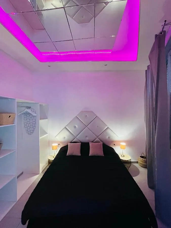 Jolie Maison Individuelle 50 M2 ,Design Et Climatisee, Tout Confort, Wifi, Terasse Privee , 5 Min Plage Et Autoroute, Stationnement Gratuit Marseille France