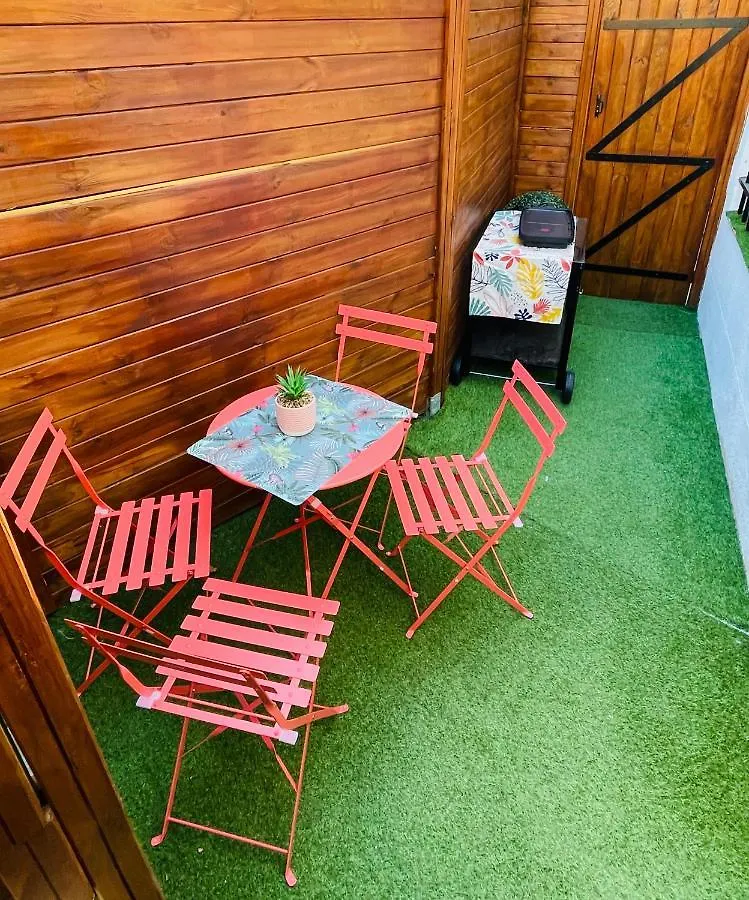 Hébergement de vacances Jolie Maison Individuelle 50 M2 ,Design Et Climatisee, Tout Confort, Wifi, Terasse Privee , 5 Min Plage Et Autoroute, Stationnement Gratuit Marseille