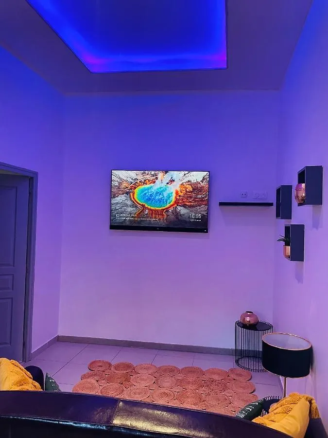 Hébergement de vacances Jolie Maison Individuelle 50 M2 ,Design Et Climatisee, Tout Confort, Wifi, Terasse Privee , 5 Min Plage Et Autoroute, Stationnement Gratuit Marseille France
