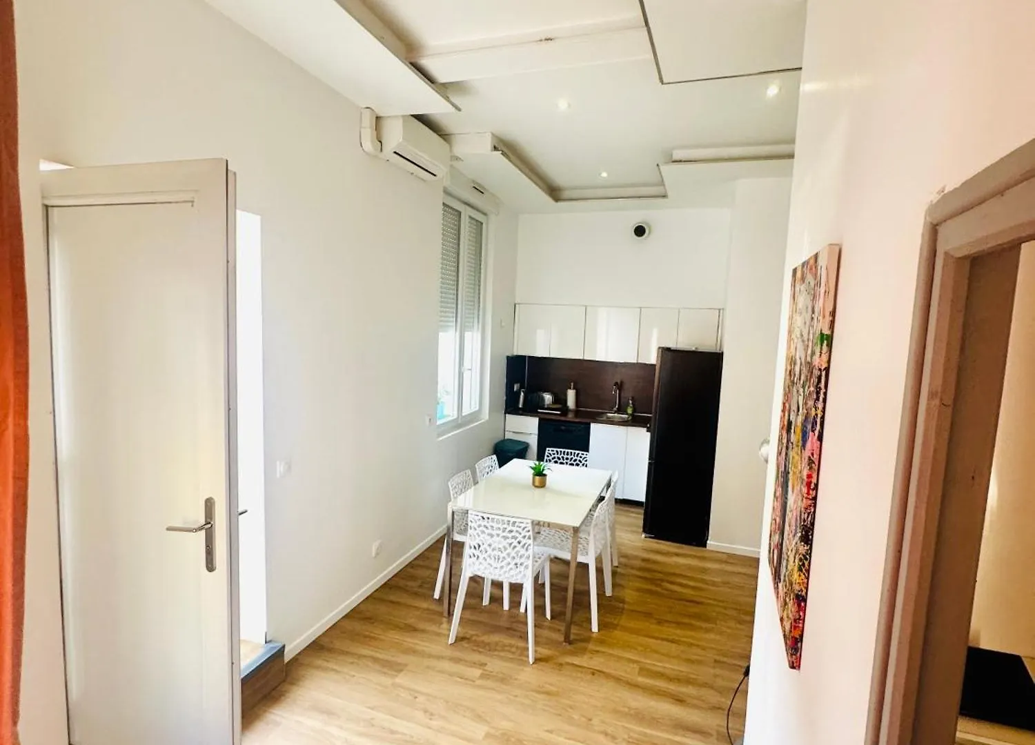 Jolie Maison Individuelle 50 M2 ,Design Et Climatisee, Tout Confort, Wifi, Terasse Privee , 5 Min Plage Et Autoroute, Stationnement Gratuit Marseille France